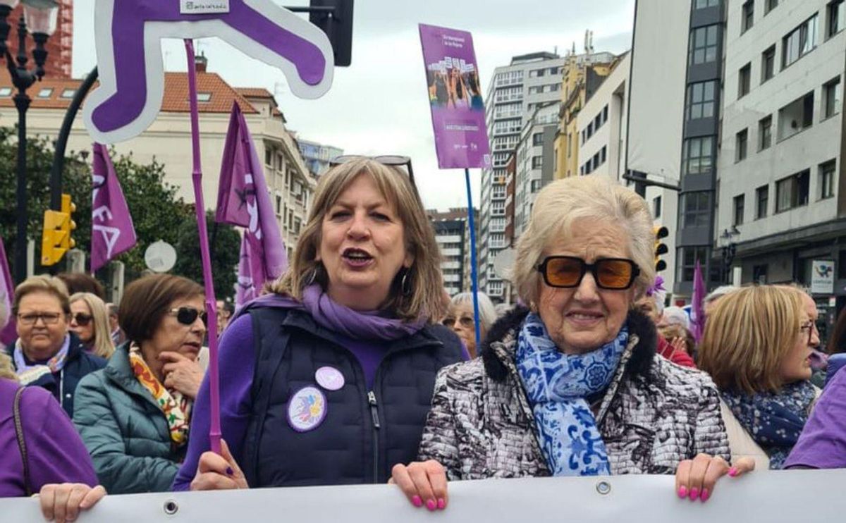 Amparo Suárez junto a su madre, Amor Aguado.