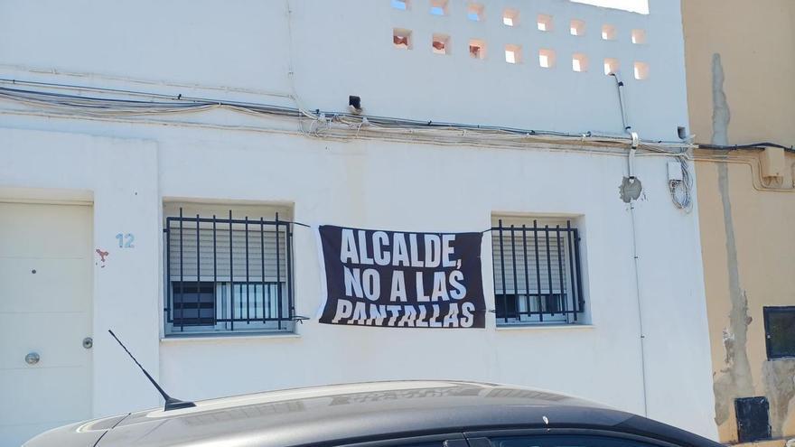 Vecinos de San Antonio de Benagéber rechazan la instalación de pantallas acústicas junto a la autovía: "Alcalde, no a las pantallas"