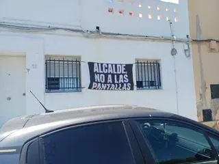 Vecinos de San Antonio de Benagéber rechazan la instalación de pantallas acústicas junto a la autovía: "Alcalde, no a las pantallas"