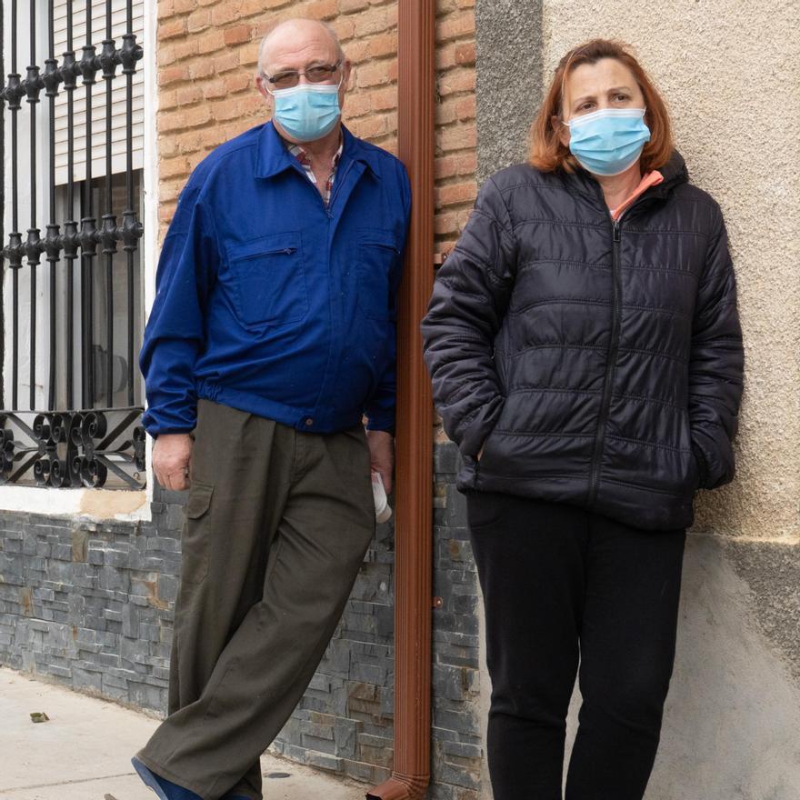 Victoria Román y José Luis Gutiérrez, vecinos de la calle Serafín Olea