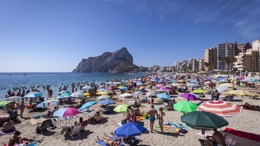 Calp prohibirá convertir los locales comerciales en viviendas turísticas excepto en la zona de la Fossa