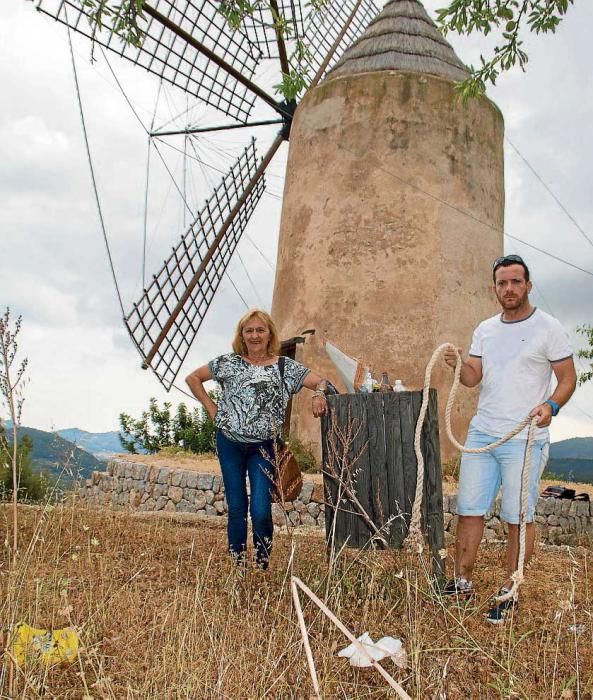 Denuncian la falta de mantenimiento en la zona pública del molino  de sa Planeta