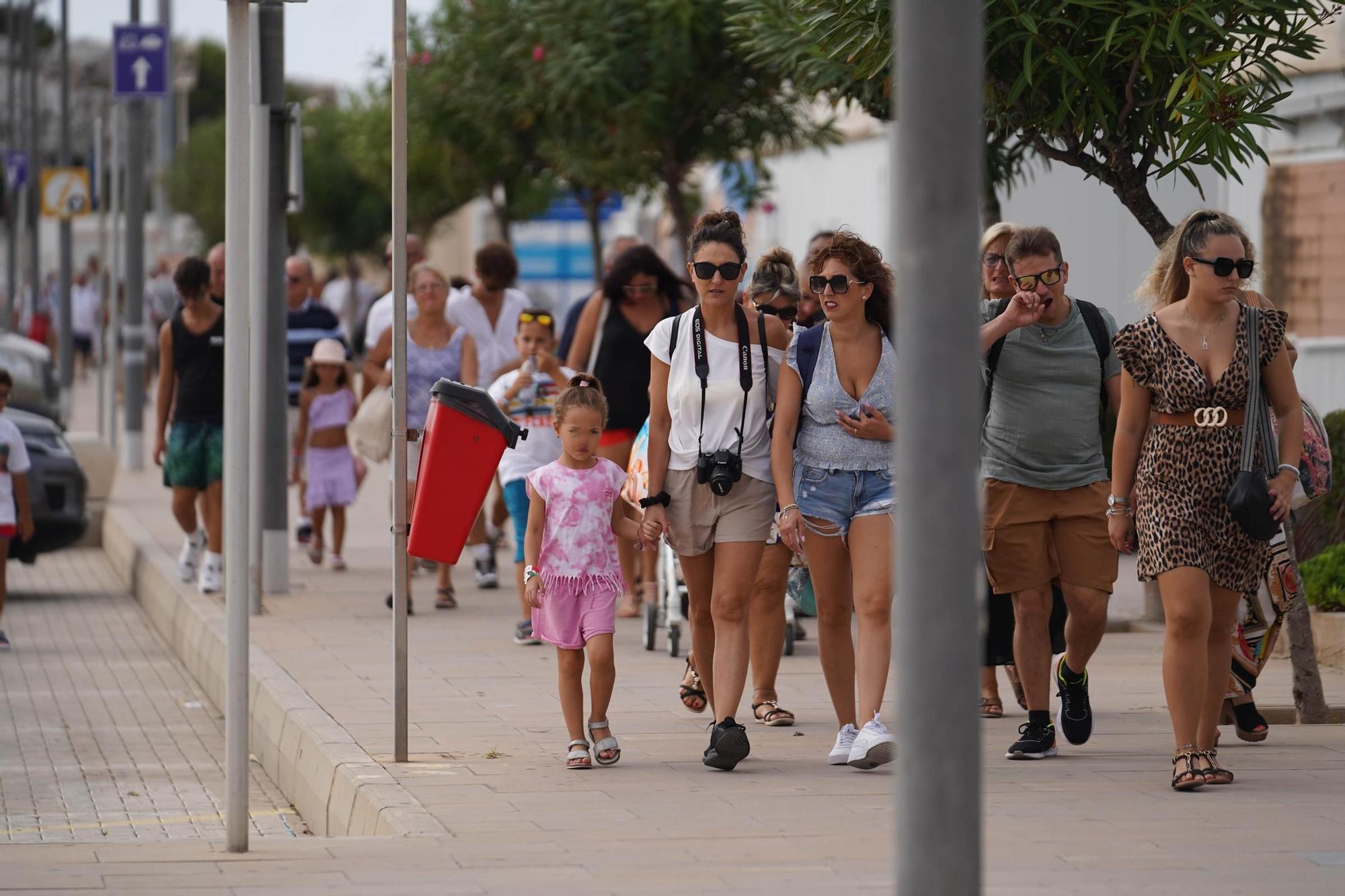 Todas las imágenes de la llegada de 10.500 cruceristas a Ibiza