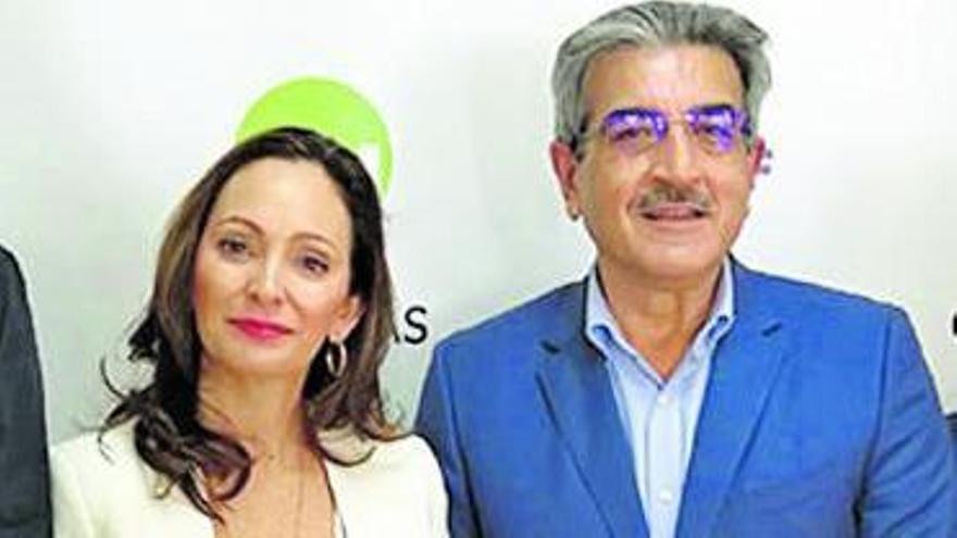 Sandra Domínguez y Román Rodríguez cuando firmaron el acuerdo en 2019.