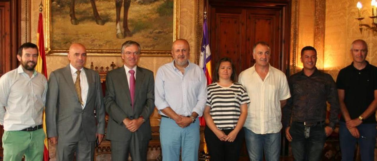 La última reunión de la promotora junto al presidente del Consell de Mallorca.