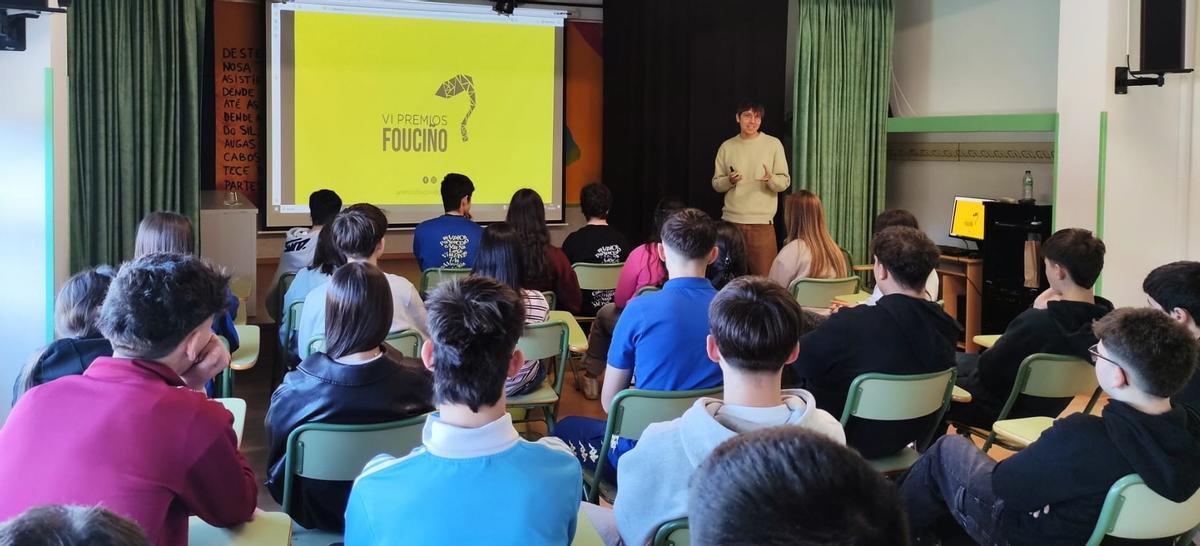 Obradoiro impartido por Alejandro Gándara no IES Maximino Romero, de Baio.