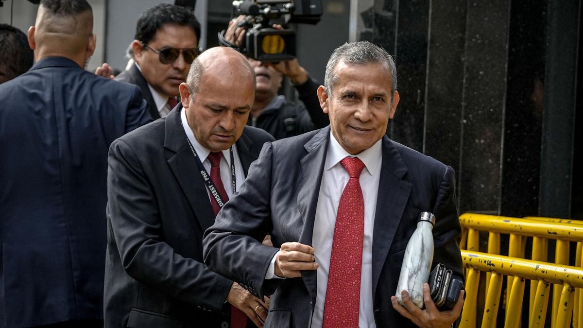 El expresidente de Perú Ollanta Humala (c).