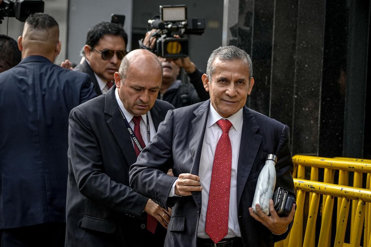El expresidente de Perú Ollanta Humala (c).