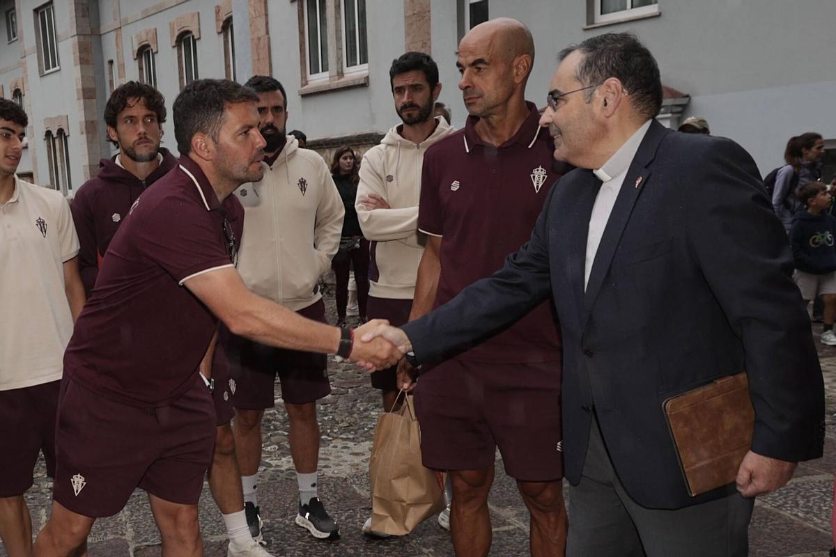 El Sporting de Gijón visita a la Santina. El Sporting de Gijón visita a la Santina.