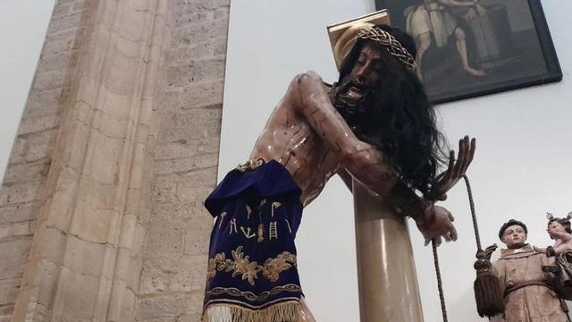 Sesenta rosas rojas para que el "Dueño" del monasterio de Santa Clara cumpla el deseo de las monjas | C. T.