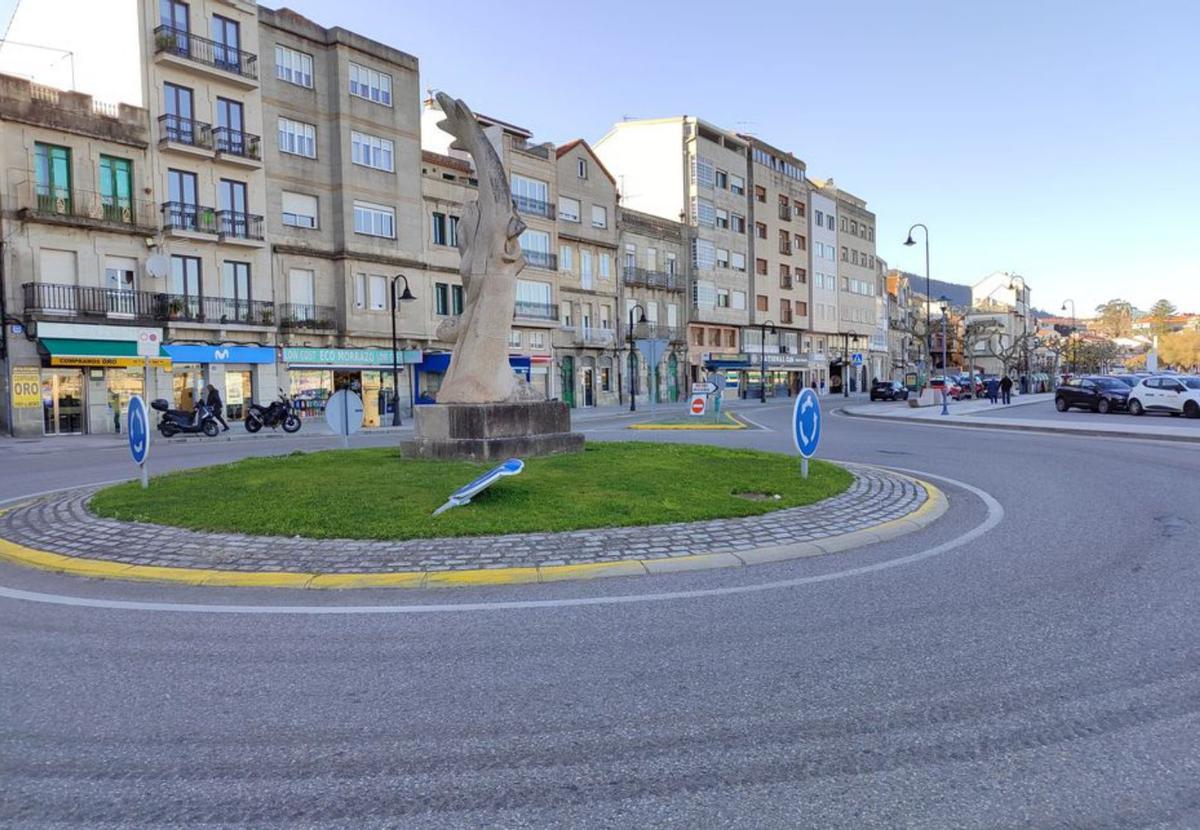 Rotonda del puerto de Cangas. | Santos Álvarez