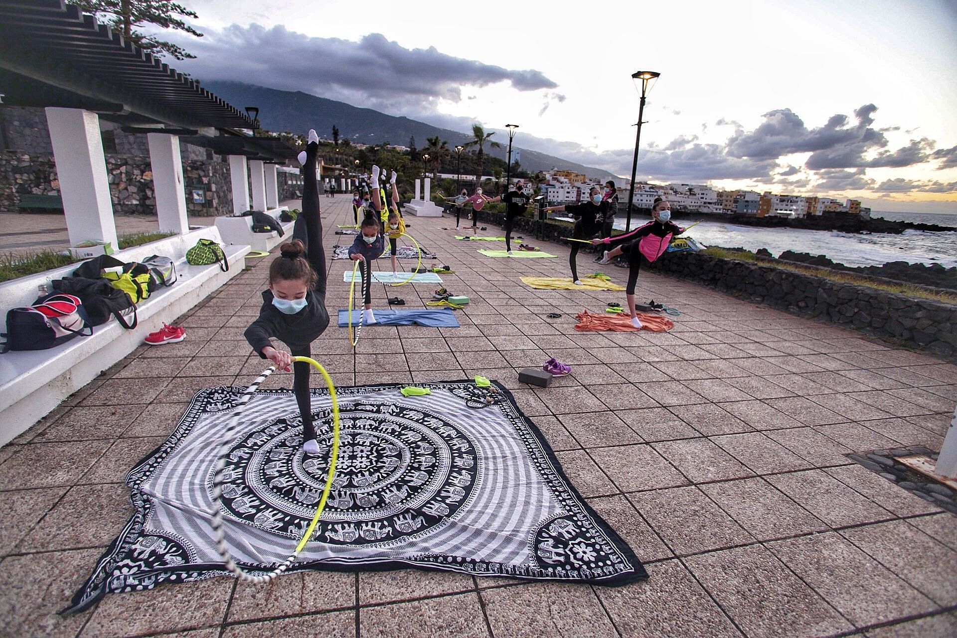 Gimnasia Rítimica: Club Intara de Los Realejos ensayando en Playa Jardín