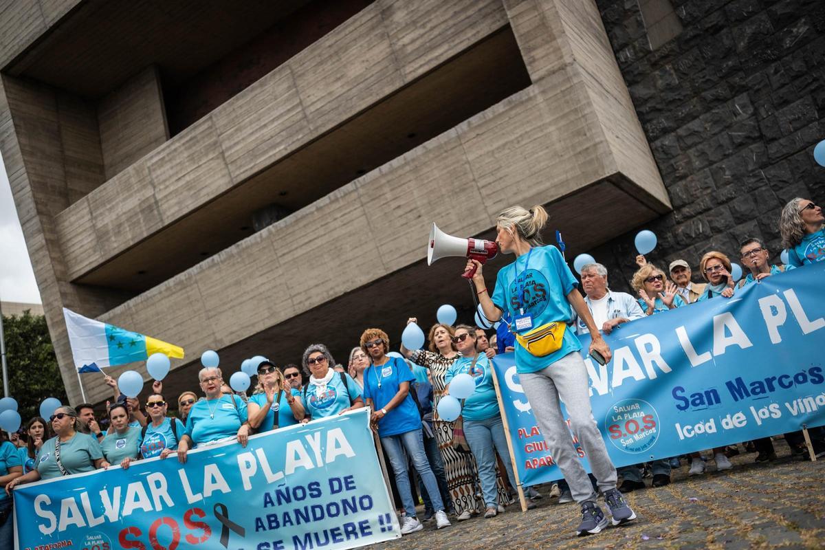 Manifestación de la plataforma ciudadana SOS Playa de San Marcos