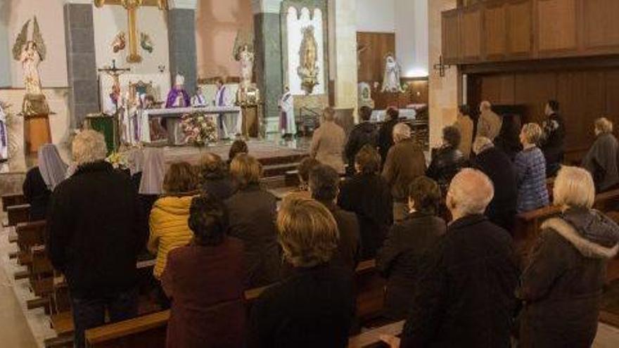 Un funeral celebrado este año en la iglesia de Santa Cruz de Vila.