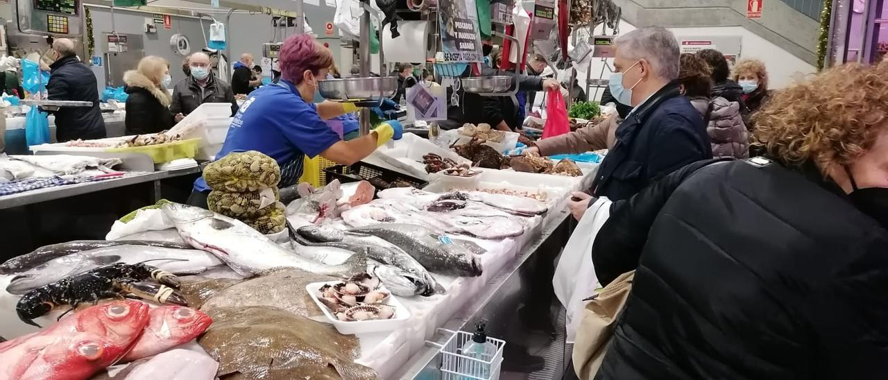 El mercado municipal de abastos de Vilagarcía, esta mañana.