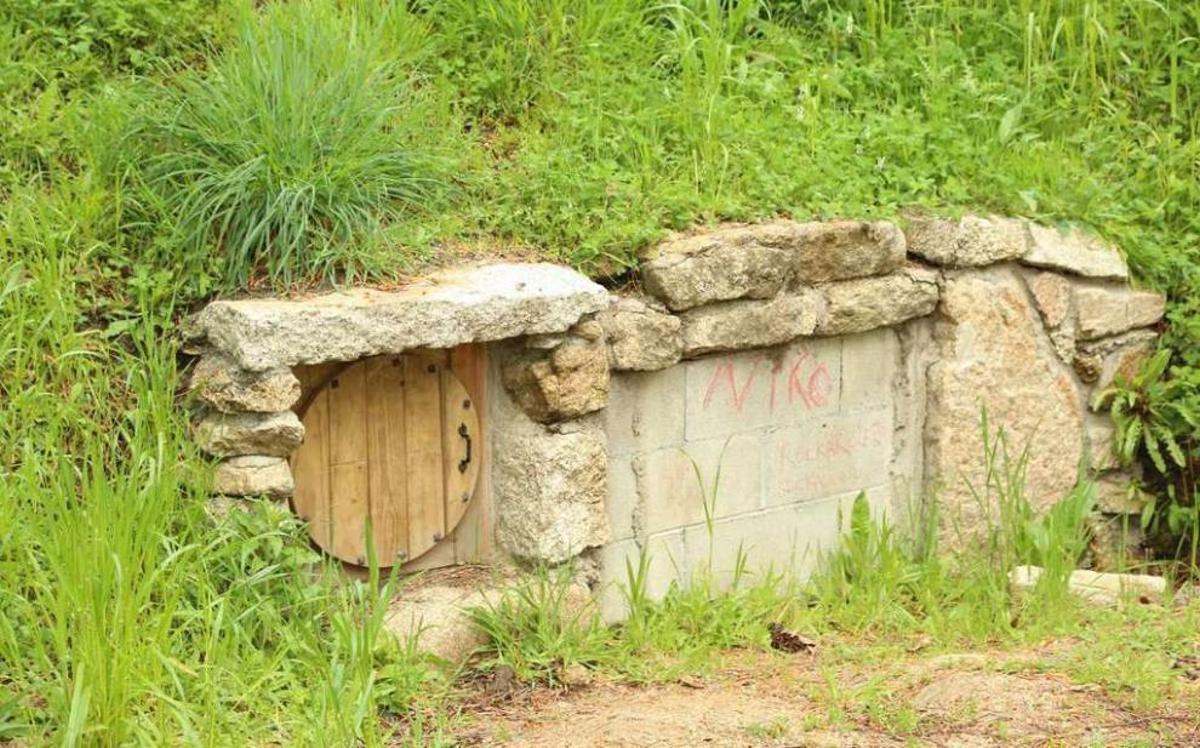 O Grove afronta la instalación del parque infantil y concluye el canino