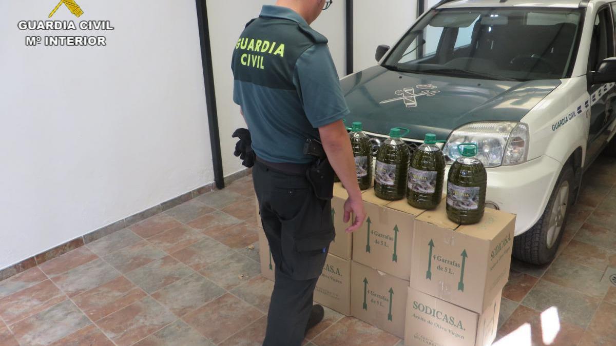 Dos detenidos por el robo de 160 litros de aceite de una almazara de la provincia de Cáceres