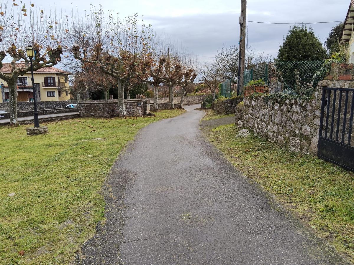 Obras de limpieza y desbroce en varios pueblos de Llanes Obras de limpieza y desbroce en varios pueblos de Llanes