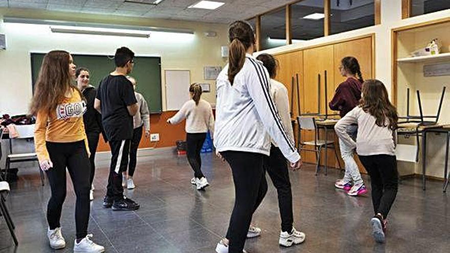 Los alumnos de uno de los talleres, durante una de las actividades en el aula.  José Luis Fernández