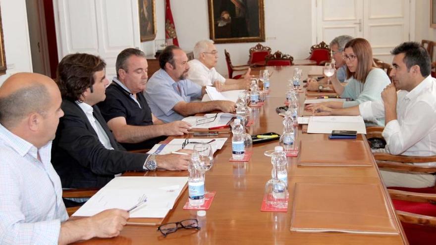Reunión de la mesa local de empleo en el Palacio Consistorial.