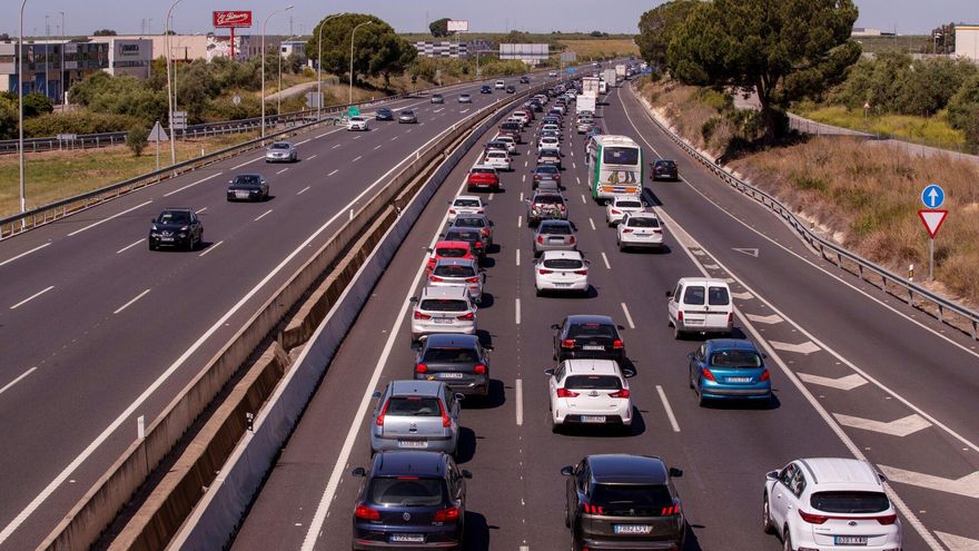 Sábado con atascos en la A-49 hacia Huelva y 20 kilómetros de retenciones en la AP-4 en dirección a Cádiz