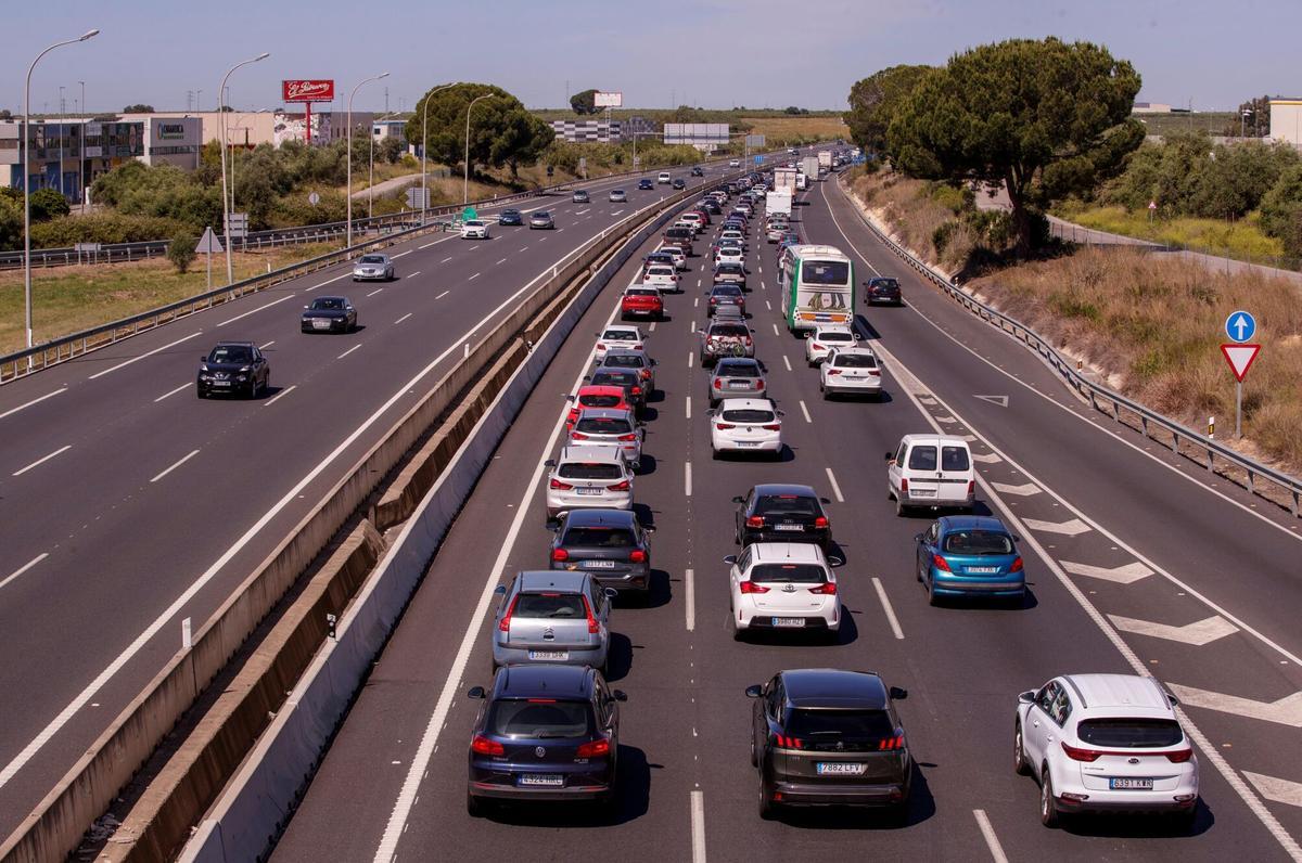 La DGT avisa a los conductores sevillanos que realicen esta maniobra tan común en la autovía: se enfrentan a multas de 200 euros