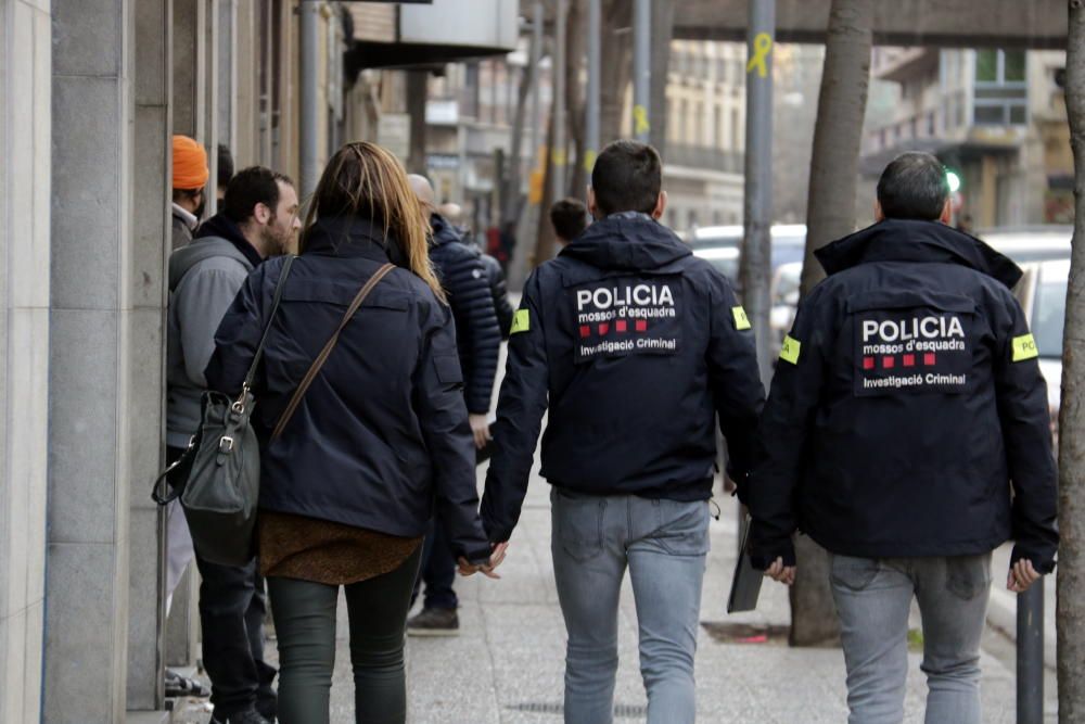 Una dona ofega la seva filla de 10 anys a Girona