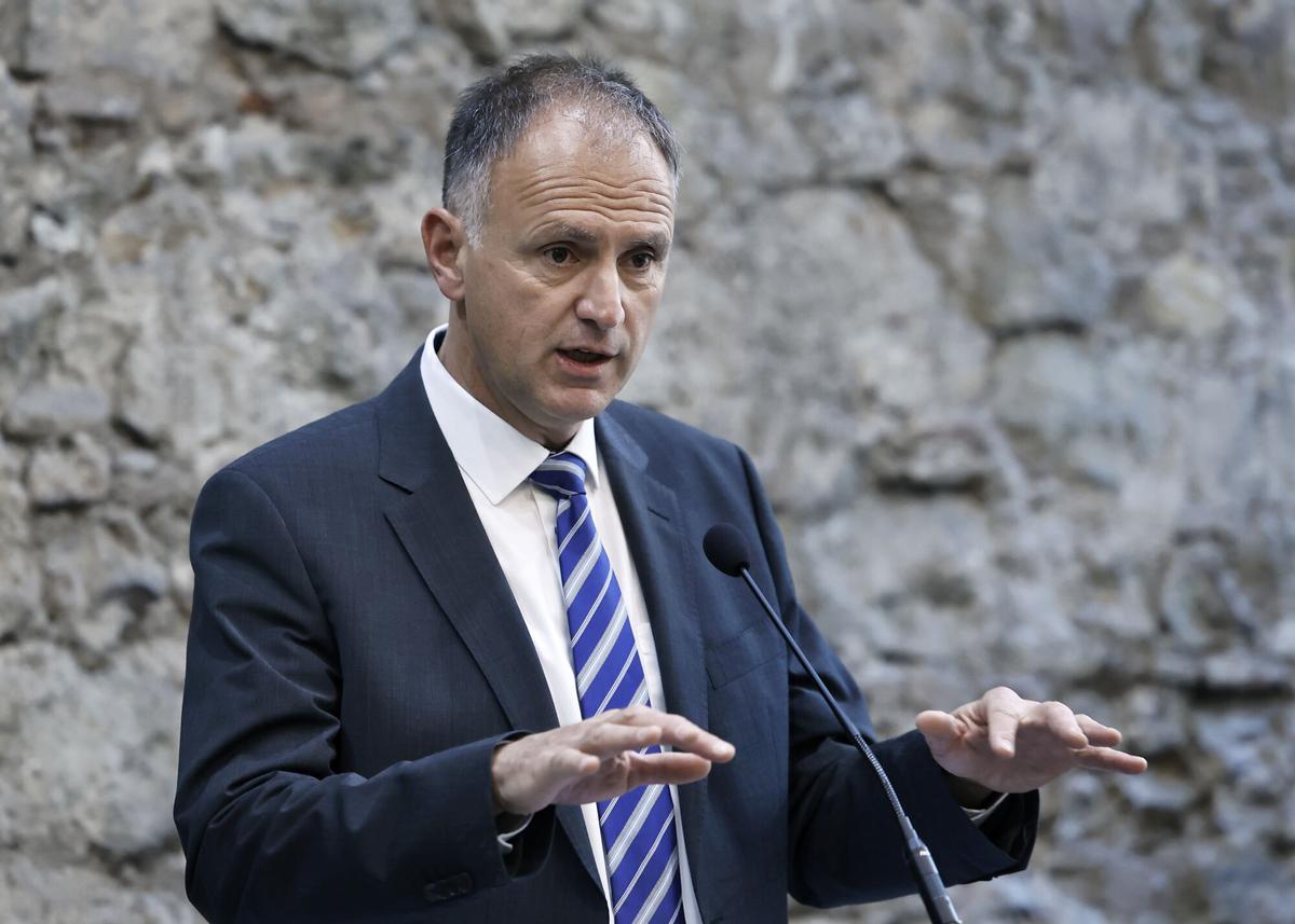 El director de la Agencia Europea de Defensa, André Denk, durante su intervención en el centro de investigación de relaciones internacionales CIDOB en Barcelona, este jueves.