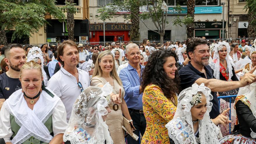 Los nuevos concejales de Alicante se &quot;estrenan&quot; con la primera mascletà