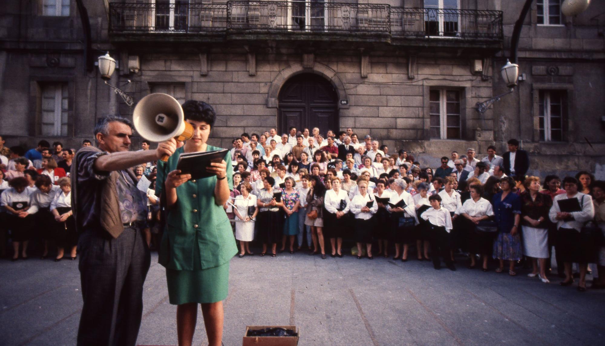 CONFLICTO SELECTIVIDAD 1992. MANIFESTACION DE ESTUDIANTES, PROFESORES Y PADRES DE ALUMNOS TRAS CONOCERSE LA SUSPENSION DE TRES DE LAS PRUEBAS DE SELECTIVIDAD POR FILTRACIONES DE LOS EXAMENES. 18/06/1992. FDV.