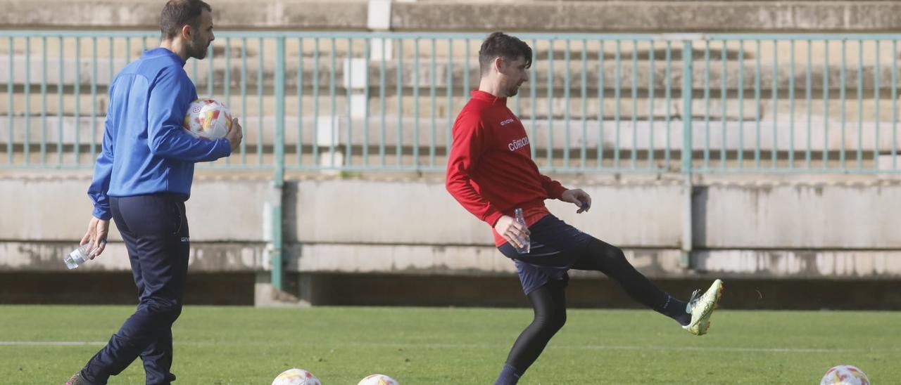 Javi Flores, junto al recuperador del Córdoba CF, en la Ciudad Deportiva.