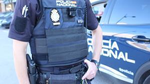 Detingut per abandonar el seu fill de tres anys en un cotxe durant quatre hores per anar a un prostíbul