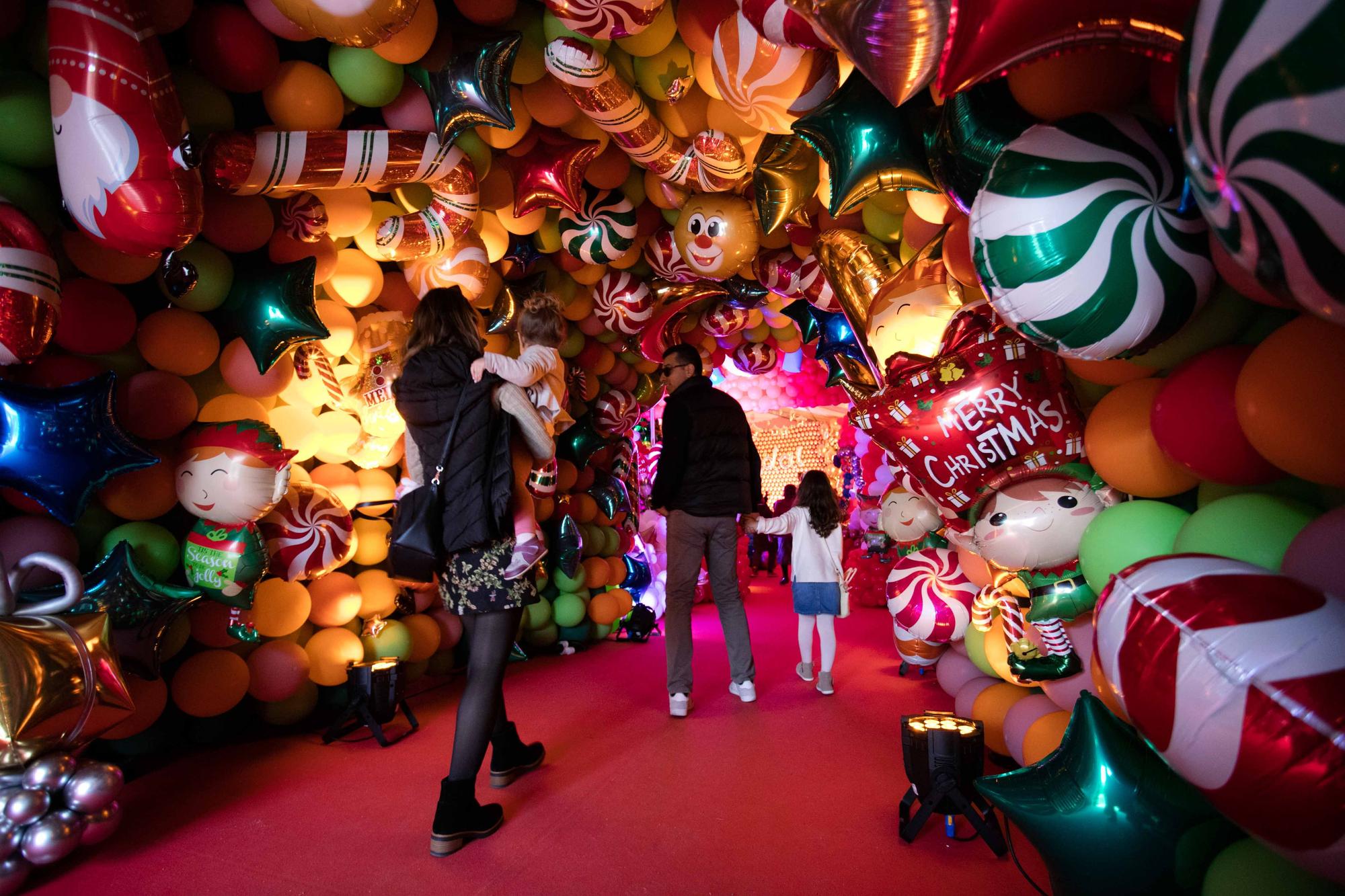 Galería de imágenes de Ibiza Ballon Wonderland, un pueblo navideño con 100.000 globos