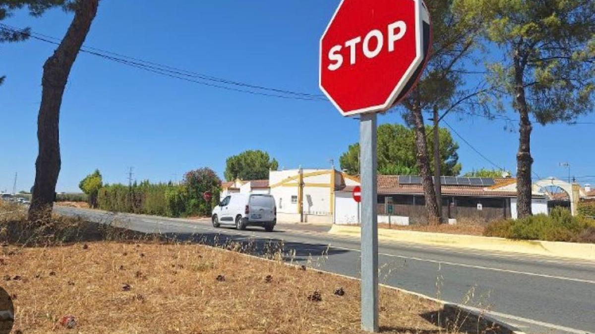 Cruce en la A-318 a la altura de la urbanización Cañada de la Plata de Puente Genil.