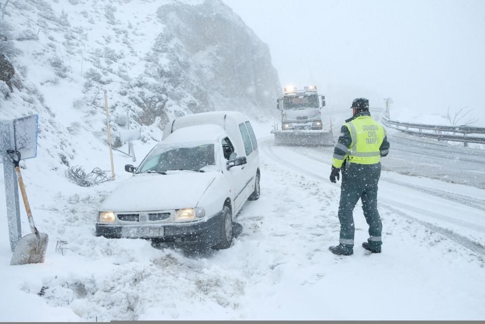 Temporal de nieve en el Puerto de Pajares