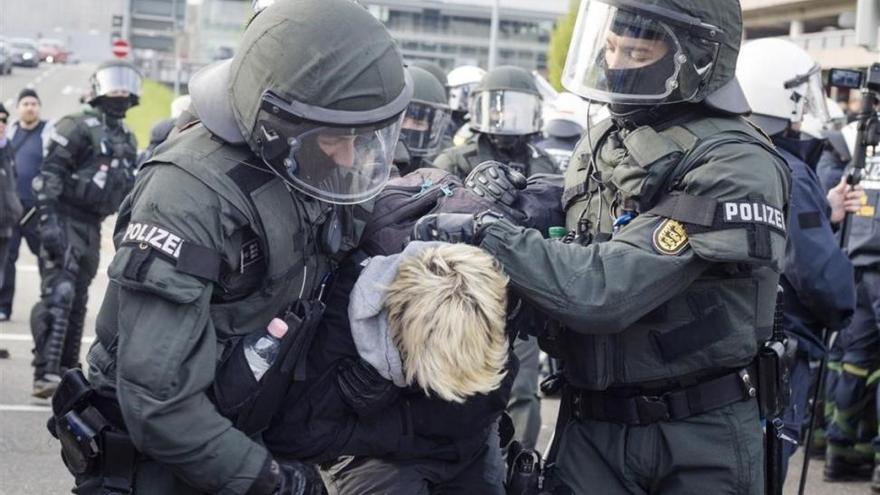 400 detenidos en el inicio del congreso del partido alemán de ultraderecha Alternativa por Alemania