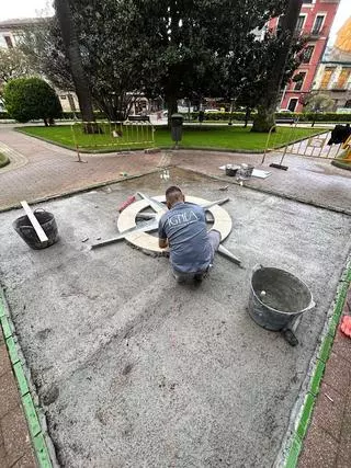 "La manzana de los vientos": Villaviciosa culmina la última intervención en el parque Ballina con un exclusivo mural de suelo