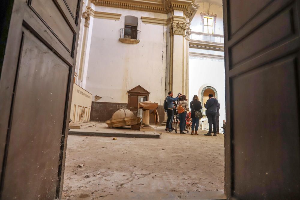 El Ayuntamiento abrió ayer las puertas de la iglesia de San Agustín que no se utiliza para el culto desde 1987 por su mal estado de conservación y aseguró que va a transformar el templo en un espacio