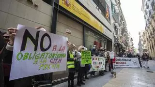 Los pensionistas de Alicante se rebelan contra la cita previa en la Seguridad Social