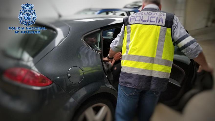 Detenido un camarero de Oviedo por usar tarjetas de los clientes para hacer compras personales