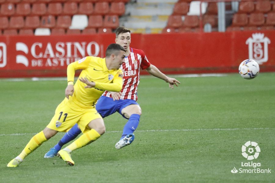 Partido de la Liga Smartbank entre el Sporting y el Málaga CF