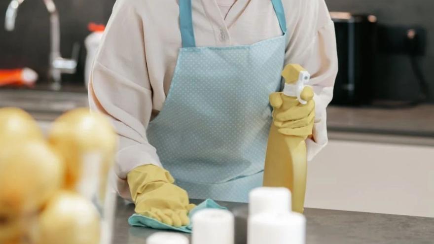 Las amas de casa ya pueden solicitar la nueva pensión de 500 euros: solo 2 requisitos