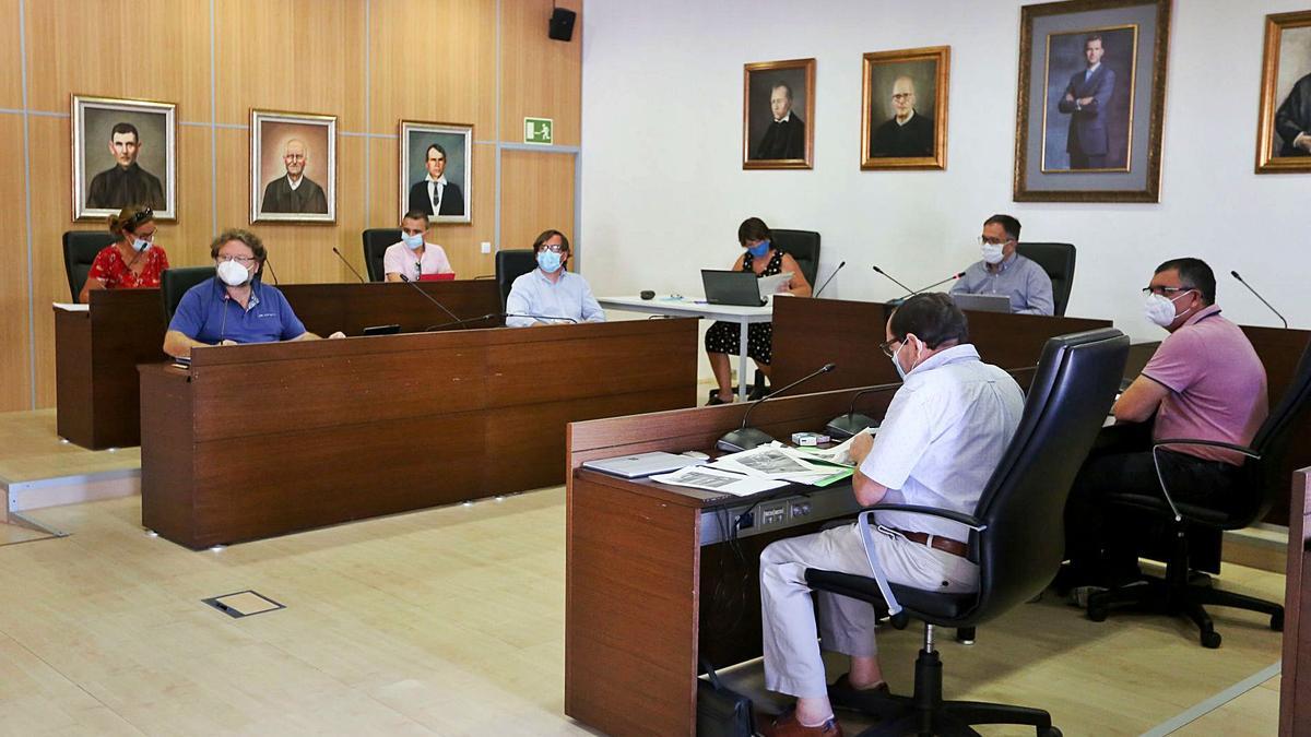 Pleno celebrado en Sant Josep durante la pandemia.