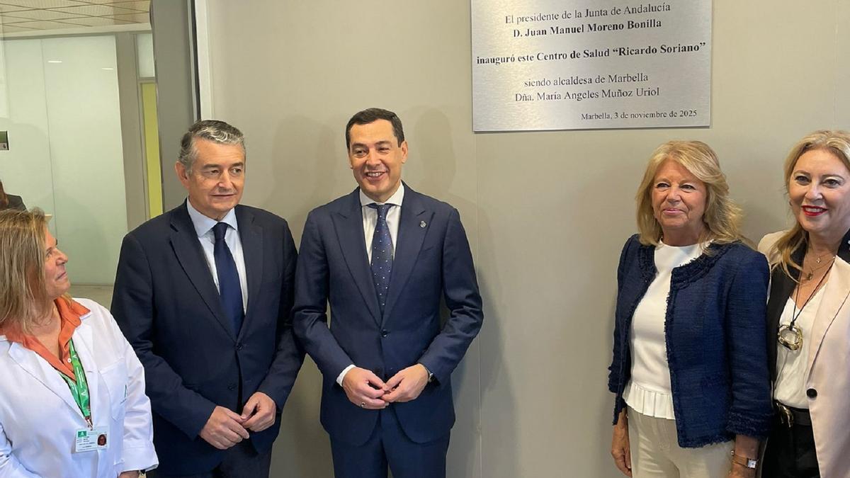 El presidente de la Junta de Andalucía, Juanma Moreno, ha inaugurado el nuevo centro de salud Marbella Oeste.