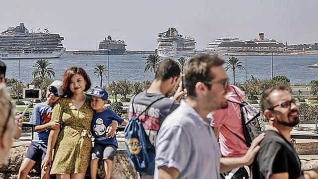 El protagonismo ayer lo tuvieron los cuatro megacruceros y los 16.000 cruceristas.