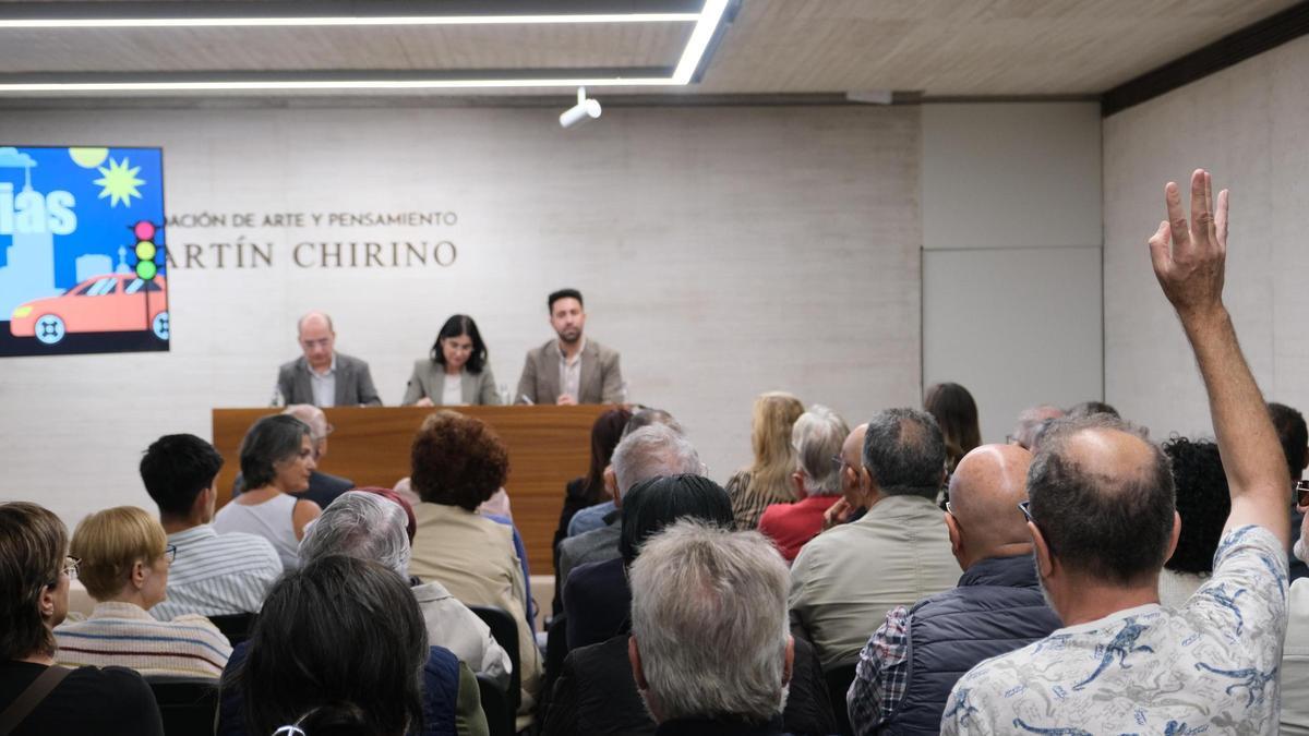 Darias presenta a los vecinos y vecinas de La Isleta el estudio de movilidad de la calle Dr. José Guerra Navarro.