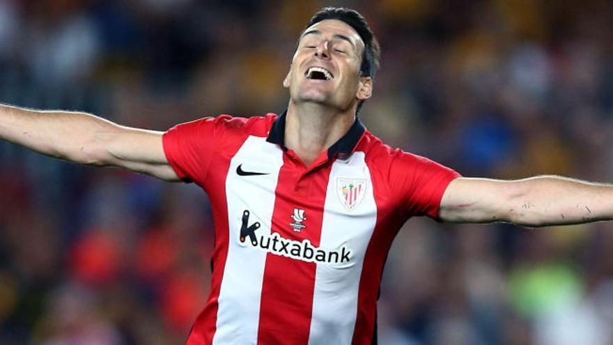 Alarma con Aduriz en Mestalla