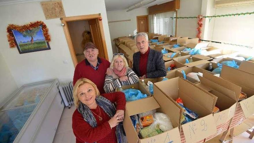 La asociación María del Carmen Pérez de Poio reparte alimentos para 280 familias necesitadas