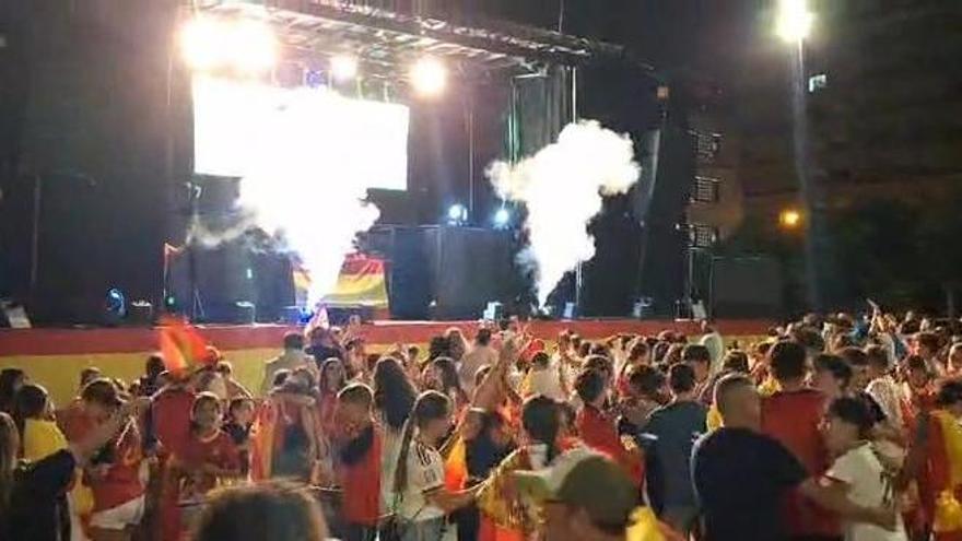VÍDEO: La victoria de España desata la locura en la pantalla gigante de Piedras Blancas