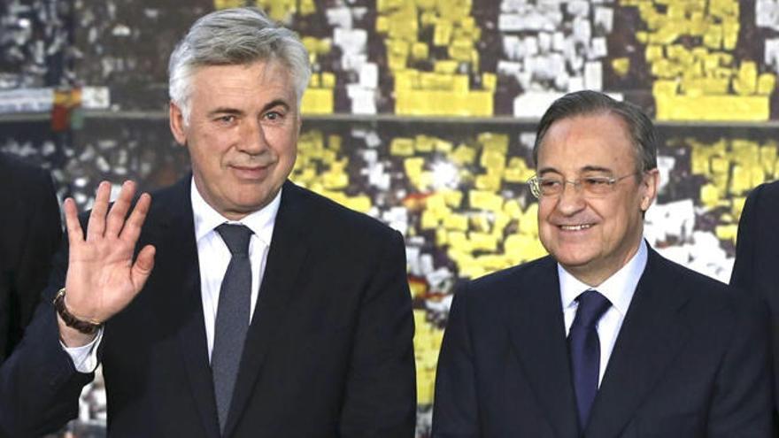 El técnico junto al presidente.